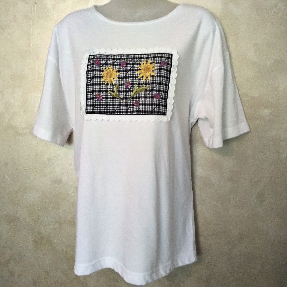 Embroidered Daisy Tee NWOT LP
